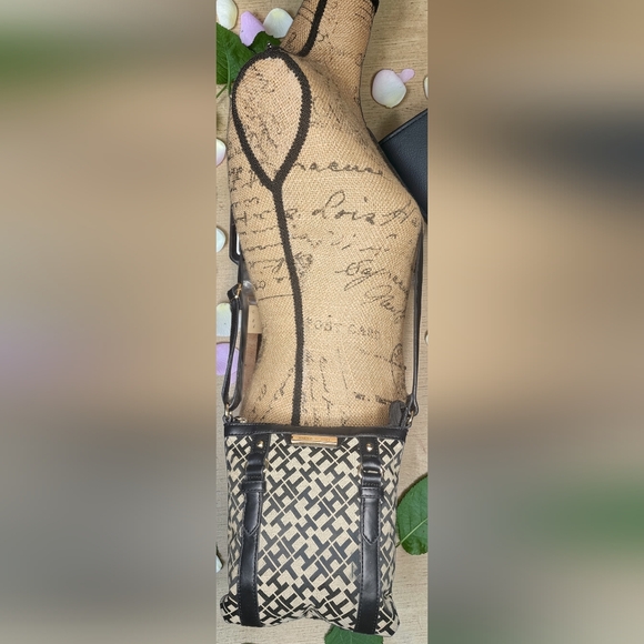 Tommy Hilfiger Monogram Crossbody Bag With Matching Wallet - Picture 13 of 14